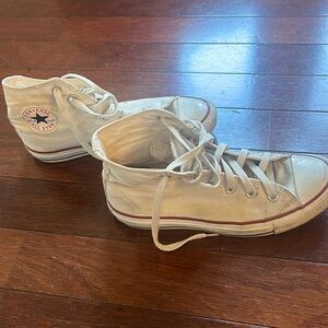 Women’s size 8 converse